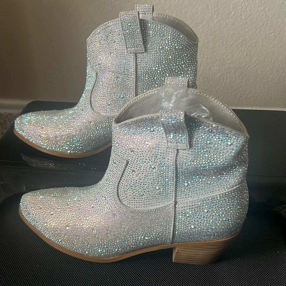 Sparkly rhinestone booties🪩✨🌟